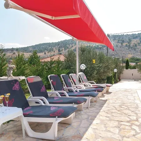 Pet Friendly In With Sauna بيت للعطل Srinjine