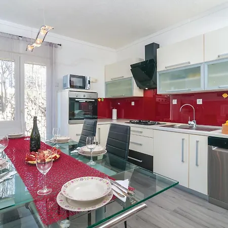 Holiday home In With Outdoor Swimming Pool Srinjine