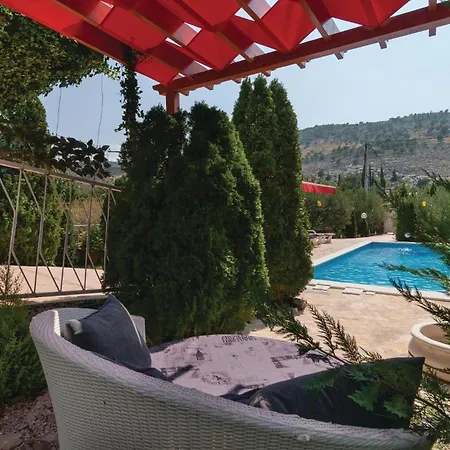 In With Outdoor Swimming Pool Holiday home *