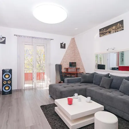 Pet Friendly In With Sauna بيت للعطل
